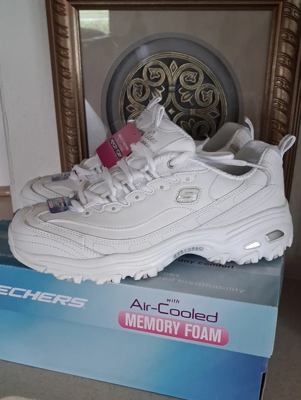 Skechers White Women's D'Lites Chunky Sneakers